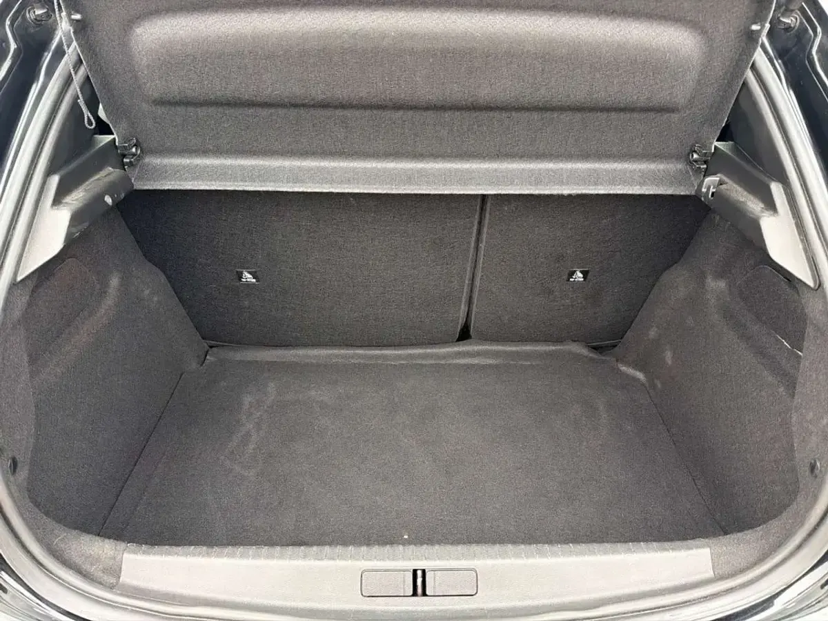 Usata Peugeot 208 Style 101 CV (74 kW) 2025 Nero perla Utilitaria