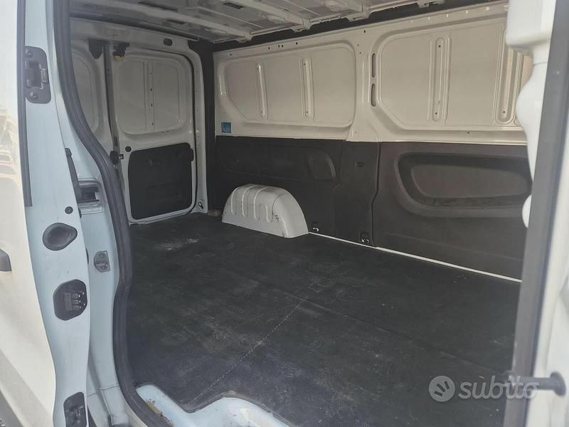 Usata Opel Vivaro 121 CV (88 kW) 2019 Monovolume