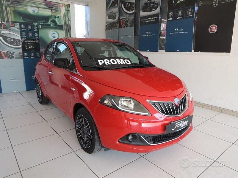 Usata Lancia Ypsilon Gold 69 CV (50 kW) 2022 Rosso Utilitaria