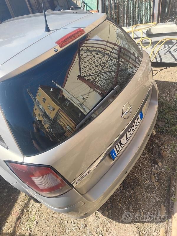 Usata Opel Astra 101 CV (74 kW) 2008 Grigio Berlina