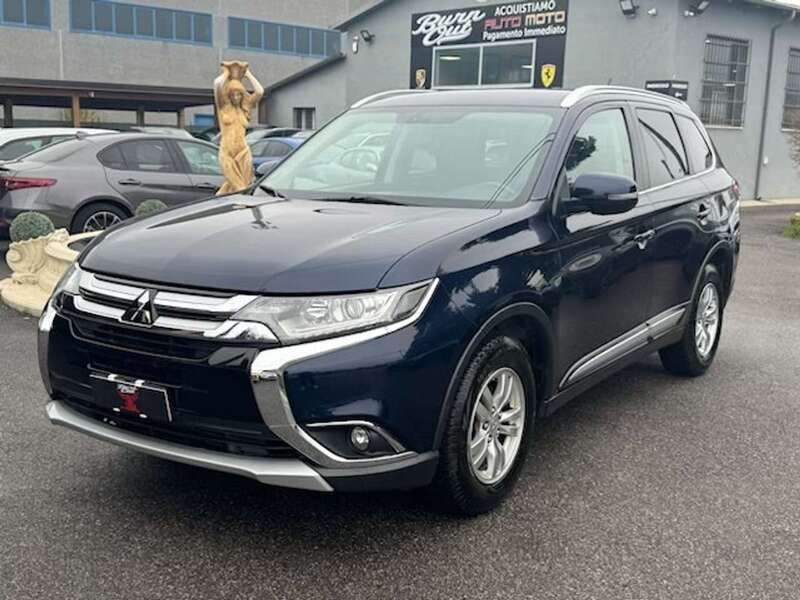 Blu/azzurro Usata 2017 Mitsubishi Outlander Intense SUV | 15.000 € (Buon prezzo) - Immagine 1/4