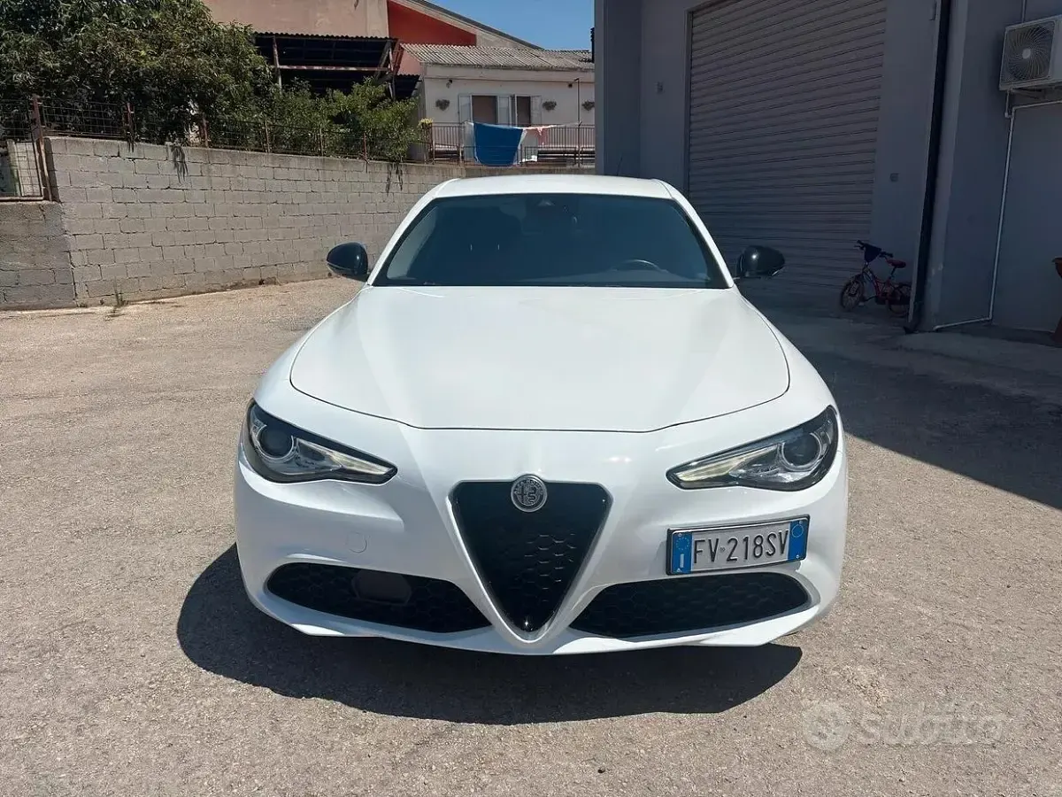 Usata Alfa Romeo Giulia Executive 160 CV (117 kW) 2019 Bianco Berlina