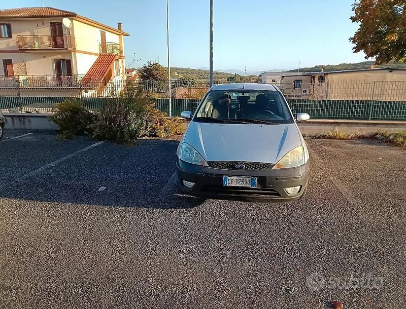 Usata Ford Focus Zetec 101 CV (74 kW) 2004 Grigio Berlina