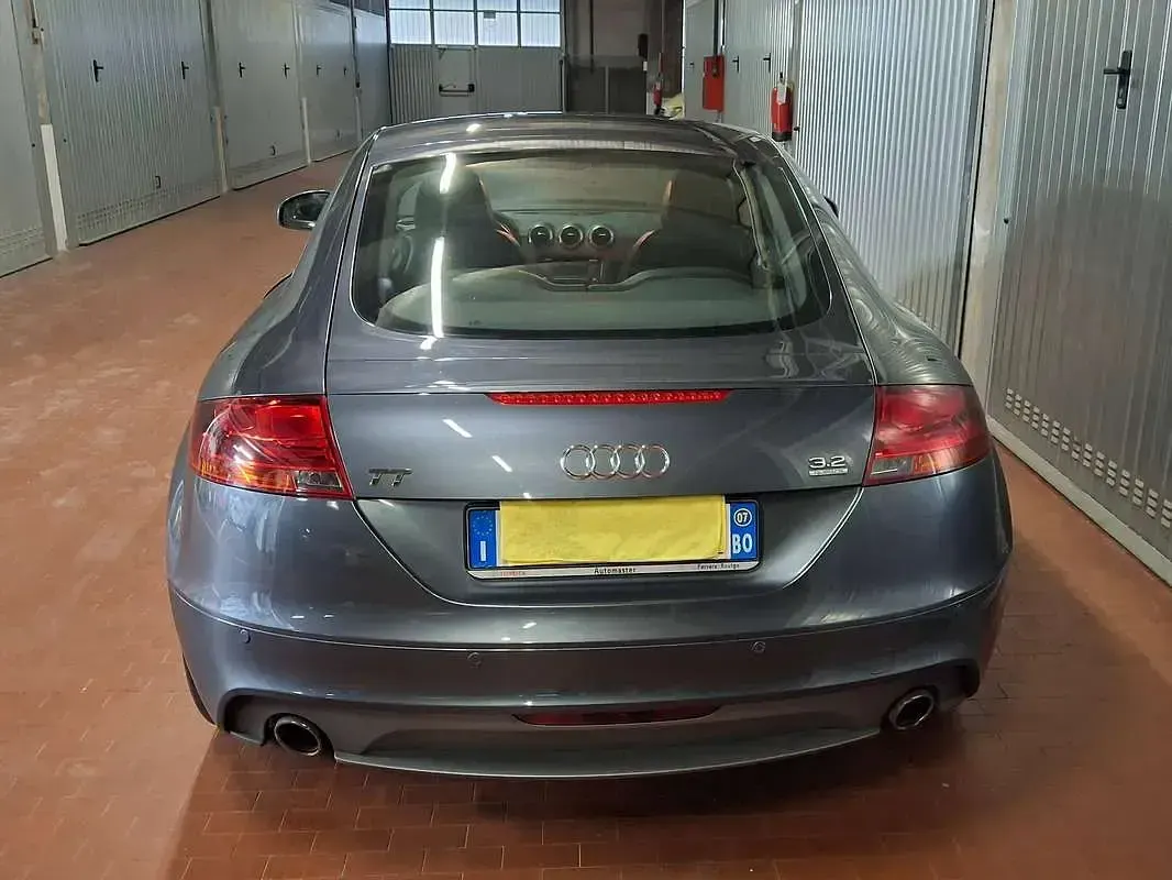 Usata Audi TT Ambiente 250 CV (183 kW) 2007 Argento Coupé
