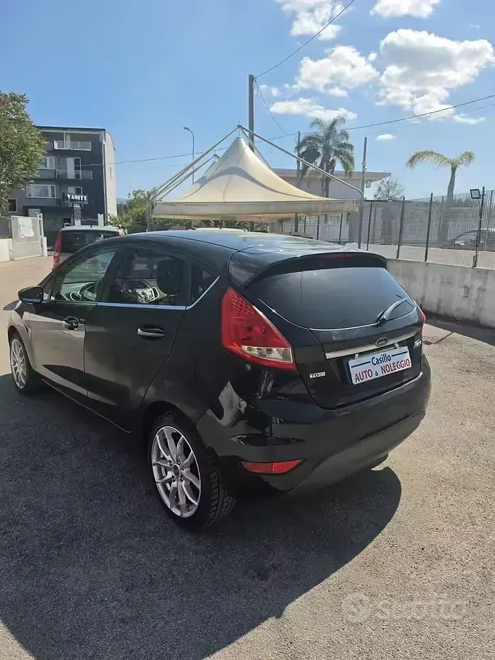 Usata Ford Fiesta Titanium 97 CV (71 kW) 2009 Nero Utilitaria