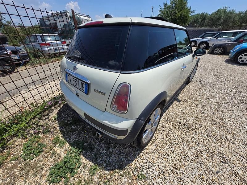 Bianco Usata 2005 Mini Cooper Utilitaria | 4000 € (Cara) - Immagine 1/4
