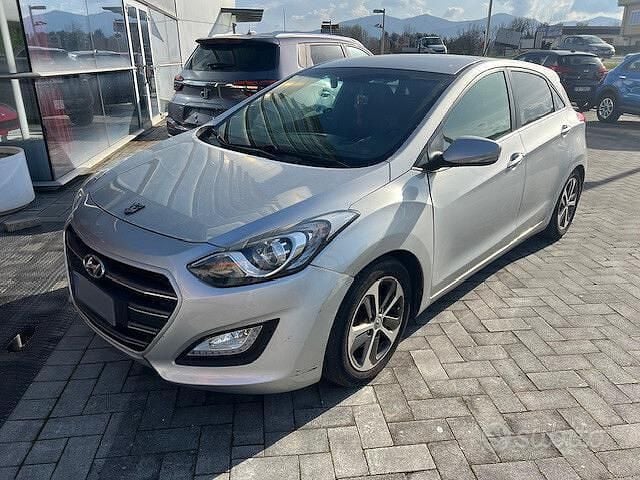 Usata Hyundai i30 GO! 110 CV (80 kW) 2016 Grigio Berlina