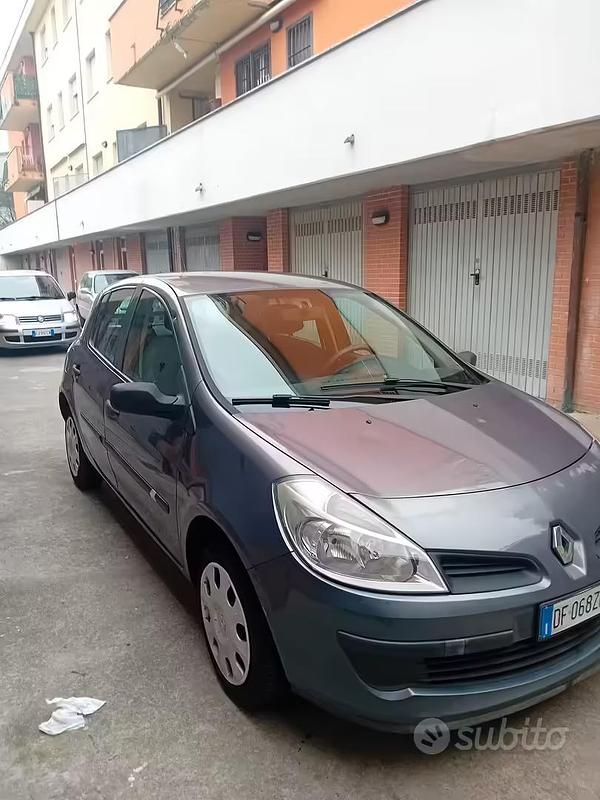 Usata Renault Clio II 65 CV (47 kW) 2007 Berlina