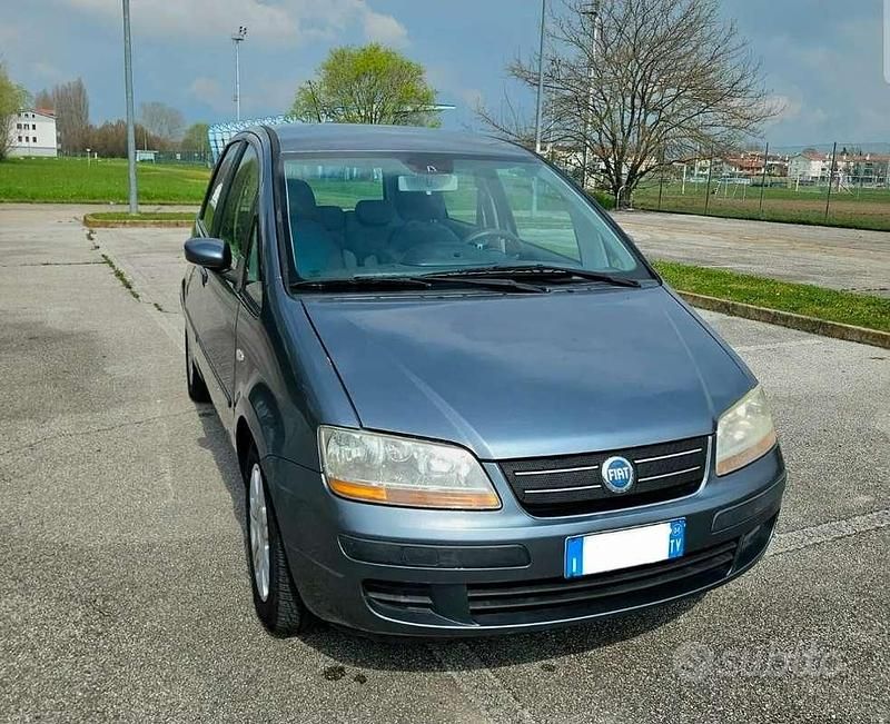 Usata Fiat Idea Active 95 CV (69 kW) 2004 Grigio Monovolume