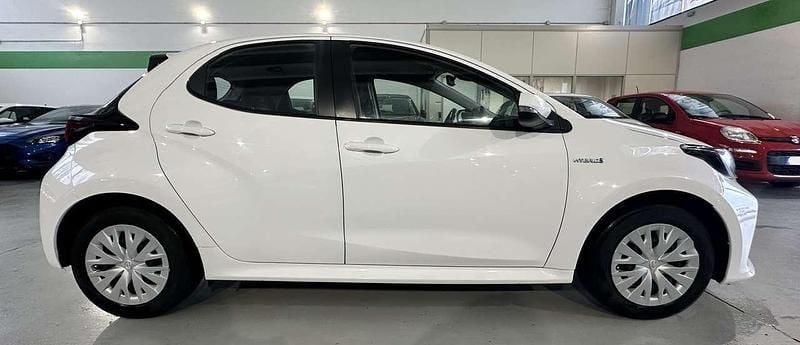 Usata Toyota Yaris Hybrid Business Edition 92 CV (67 kW) 2022 Bianco Berlina