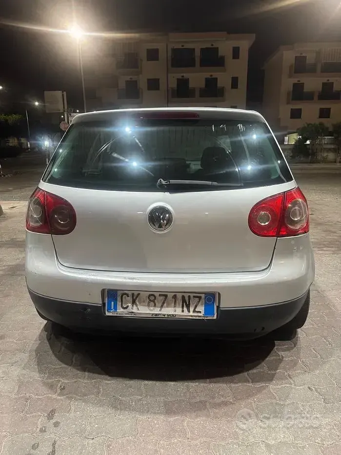 Usata VW Golf V 105 CV (77 kW) 2004 Nero Utilitaria