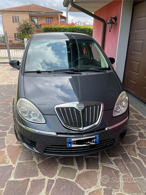 Usata Lancia Musa S 77 CV (56 kW) 2011 Grigio Monovolume
