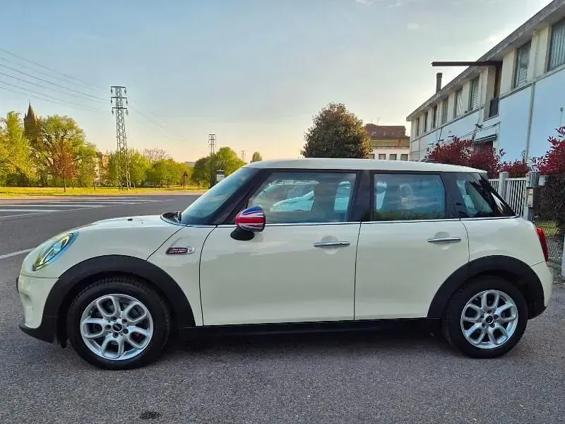 Usata Mini One D 95 CV (69 kW) 2019 Beige Utilitaria