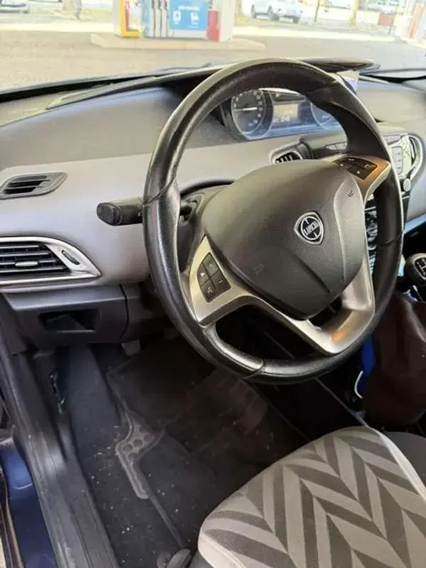 Usata Lancia Ypsilon S 95 CV (69 kW) 2016 Blu/azzurro Utilitaria