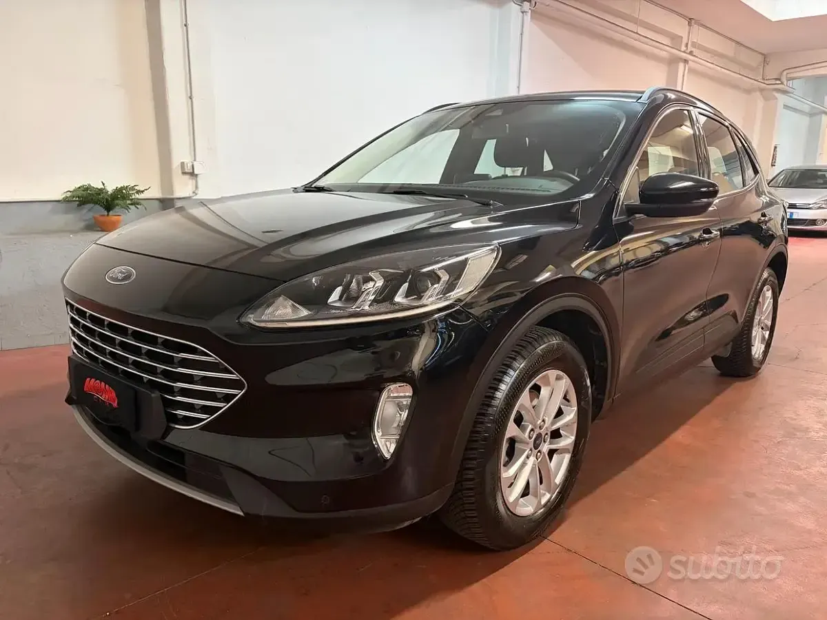 Usata Ford Kuga Titanium 120 CV (88 kW) 2022 Nero SUV