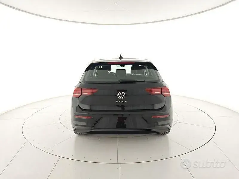 Usata VW Golf VIII Life 116 CV (85 kW) 2025 Nero Berlina