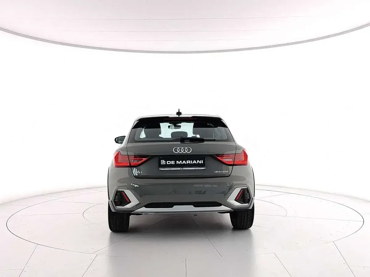 Usata Audi A1 Admired 110 CV (80 kW) 2023 Grigio chronos metallizato SUV