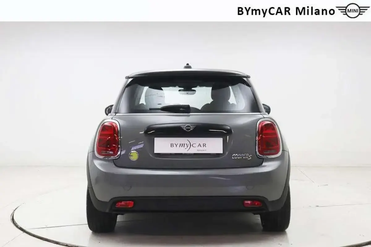 Usata Mini Cooper SE 135 kW (184 CV) 2022 Moonwalk grey metallic Utilitaria