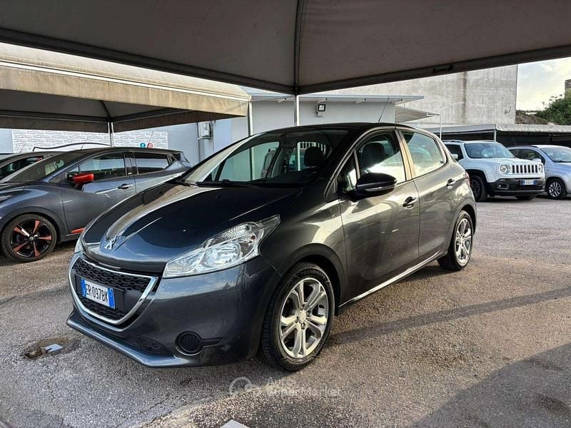 Usata Peugeot 208 Active 68 CV (50 kW) 2013 Grigio Utilitaria