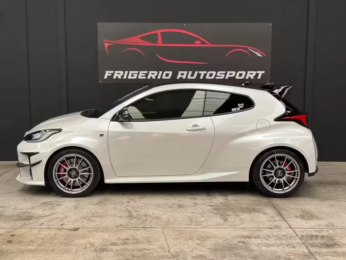 Usata Toyota Yaris 261 CV (191 kW) 2023 Bianco Utilitaria