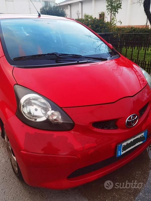 Usata Toyota Aygo 68 CV (50 kW) 2006 Rosso Utilitaria