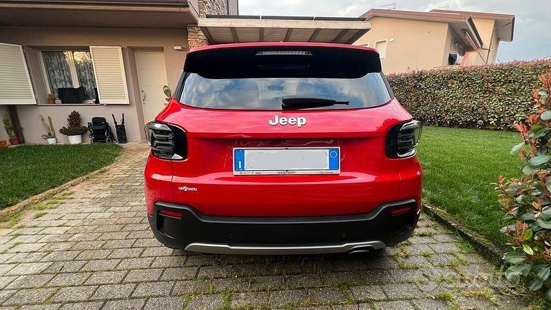 Usata Jeep Avenger Summit 101 CV (74 kW) 2023 Rosso SUV