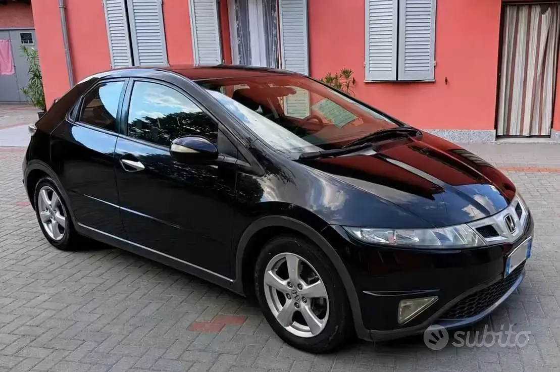 Usata Honda Civic Elegance 101 CV (74 kW) 2010 Nero Berlina