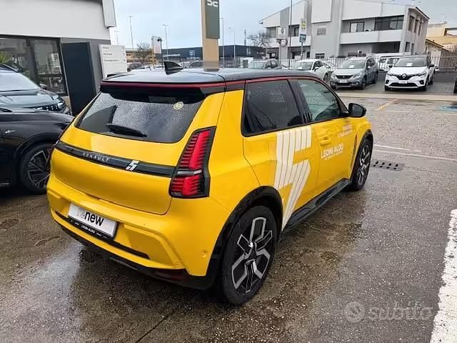 Usata Renault 5 E-Tech Iconic 110 kW (150 CV) 2024 Giallo Berlina
