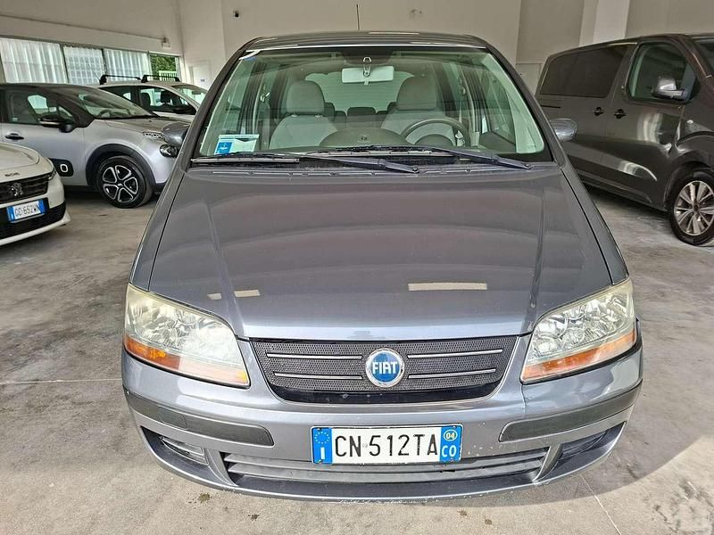 Usata Fiat Idea Active 95 CV (69 kW) 2004 Grigio Monovolume