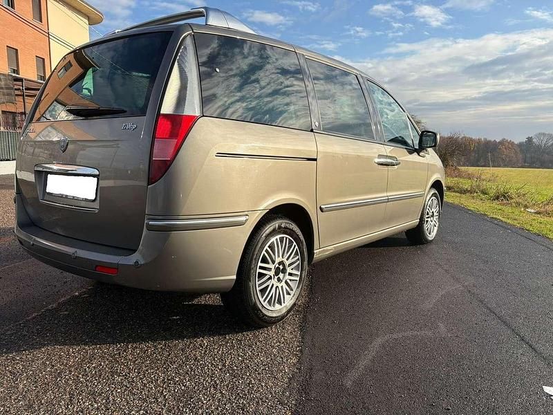 Usata Lancia Phedra 170 CV (125 kW) 2010 Bronzo Monovolume