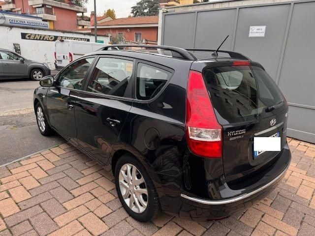 Usata Hyundai i30 Active 109 CV (80 kW) 2010 Nero Station wagon