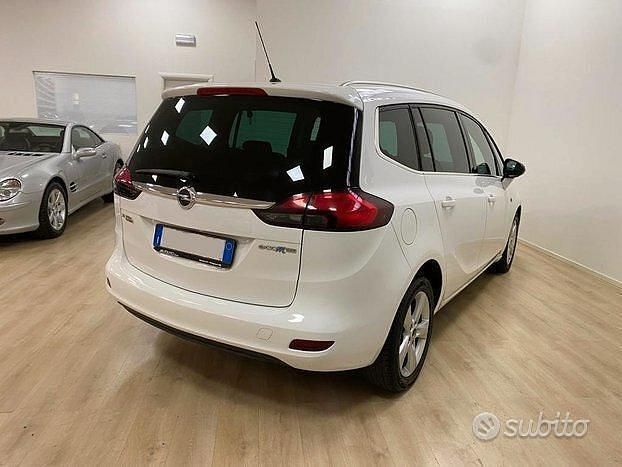 Usata Opel Zafira 150 CV (110 kW) 2013 Bianco Monovolume