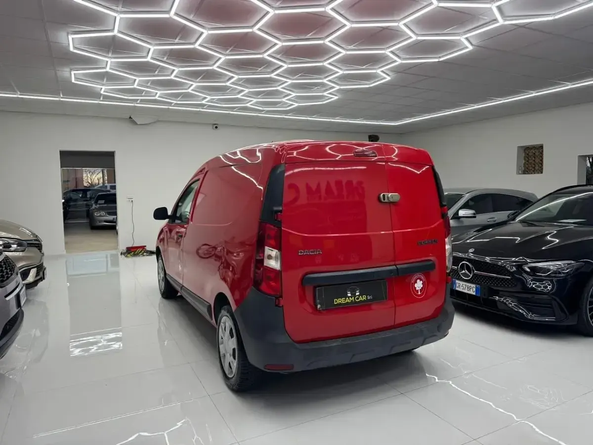 Usata Dacia Dokker 101 CV (74 kW) 2018 Rosso Monovolume
