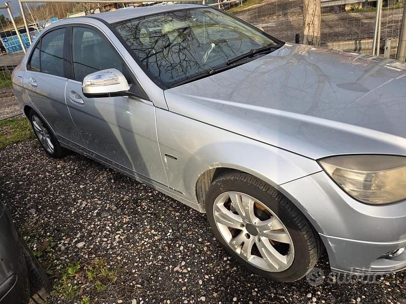 Usata Mercedes C220 Avantgarde 135 CV (99 kW) 2010 Grigio Berlina