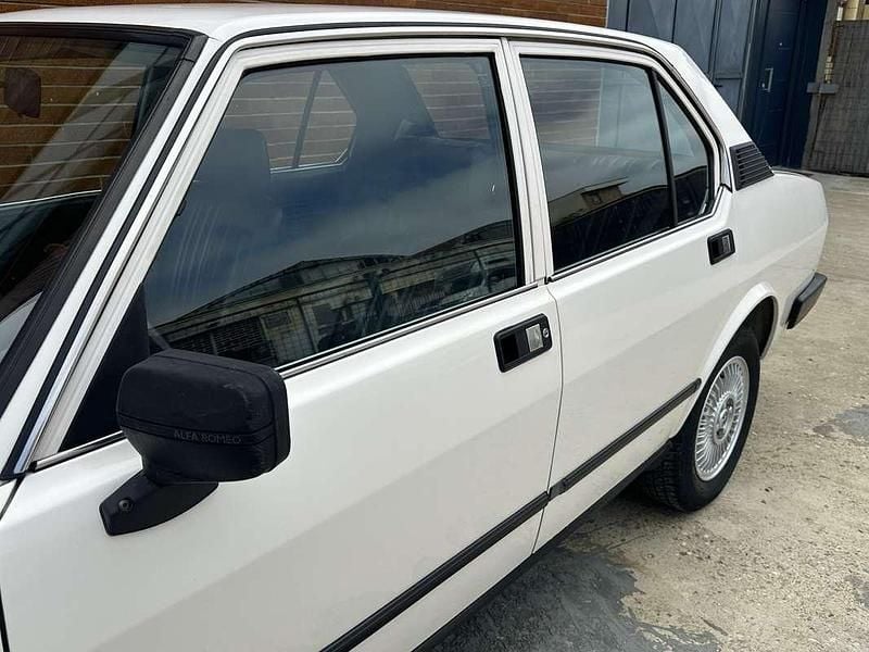 Usata Alfa Romeo Alfetta 121 CV (88 kW) 1982 Berlina
