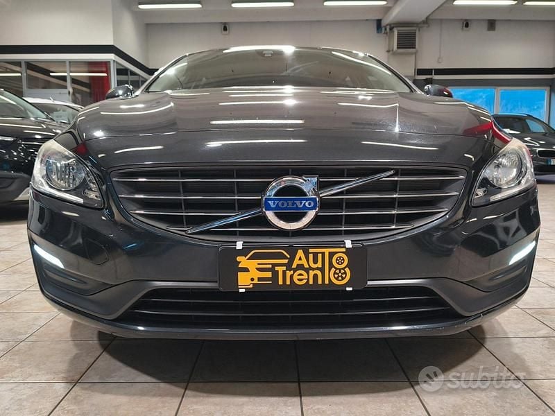 Usata Volvo V60 R-Design Momentum 116 CV (85 kW) 2015 Grigio Station wagon