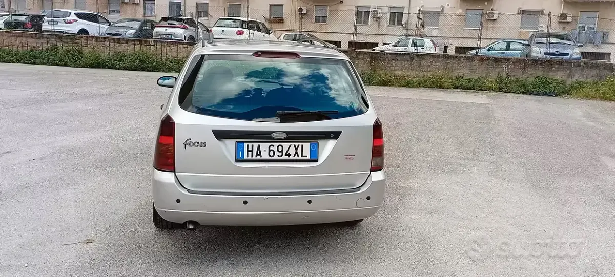 Usata Ford Focus 90 CV (66 kW) 2000 Grigio Station wagon
