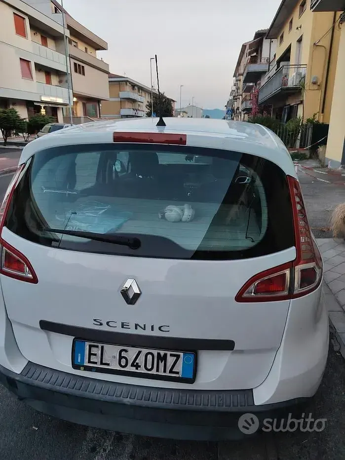 Usata Renault Scénic III 110 CV (80 kW) 2011 Bianco Monovolume