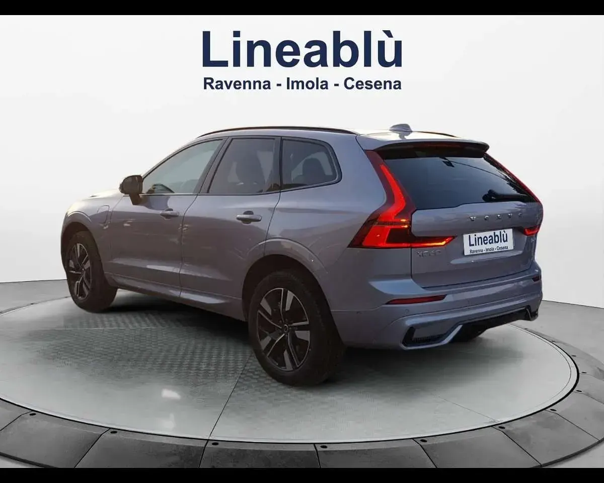 Nuova Volvo XC60 Plus 253 CV (186 kW) 2026 Aurora silver SUV