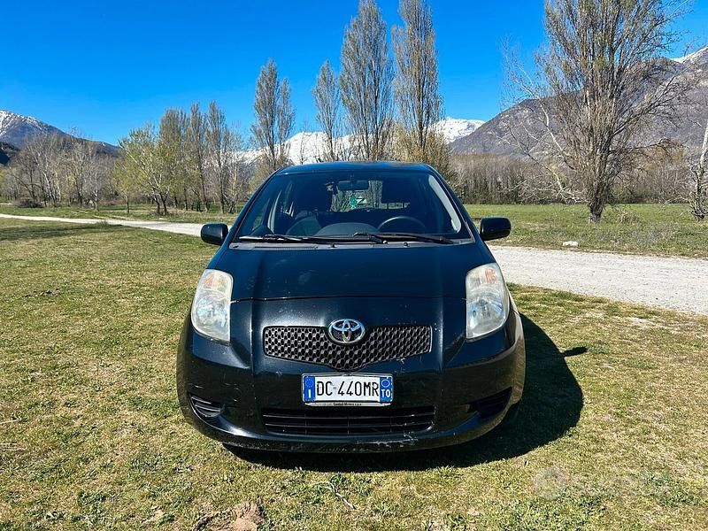 Usata Toyota Yaris Sol 87 CV (63 kW) 2006 Nero Berlina