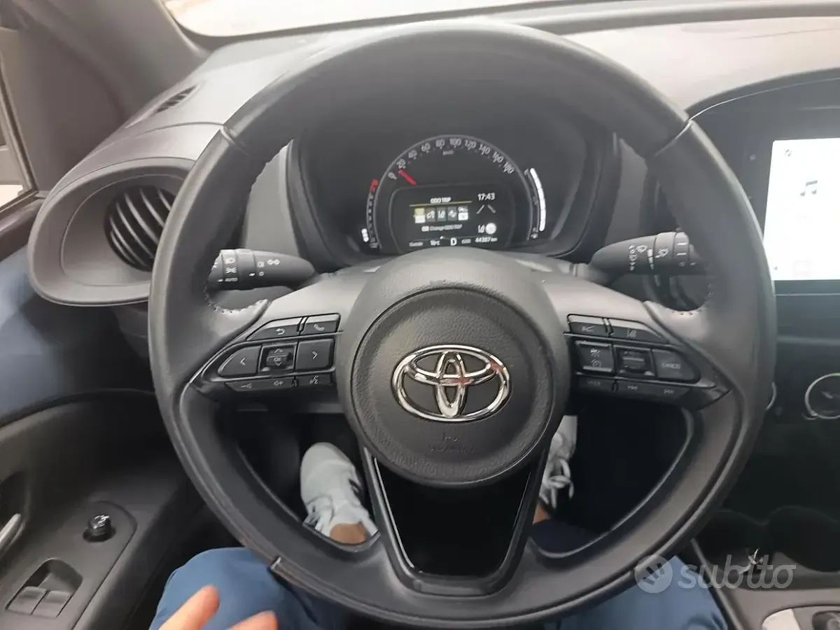 Usata Toyota Aygo X Active 72 CV (52 kW) 2024 Grigio SUV