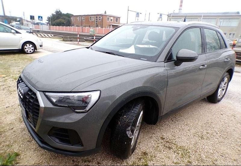 Grigio Usata 2020 Audi Q3 Business SUV | 26.450 € (Buon prezzo) - Immagine 1/4