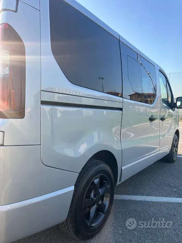 Usata Opel Vivaro 2015 Grigio Monovolume