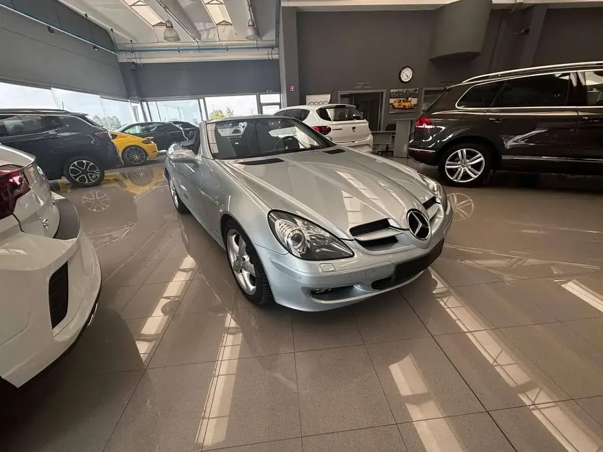 Usata Mercedes SLK280 231 CV (169 kW) 2007 Argento Cabrio