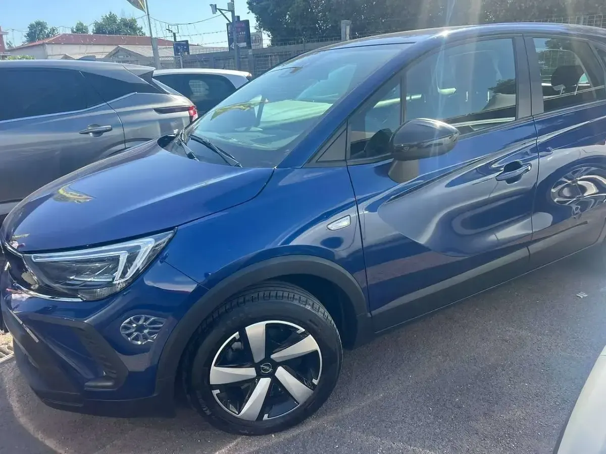 Usata Opel Crossland Edition 110 CV (80 kW) 2023 Blu/azzurro SUV