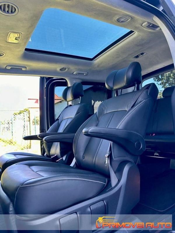 Usata Hyundai Staria Signature 2023 Grigio scuro Monovolume