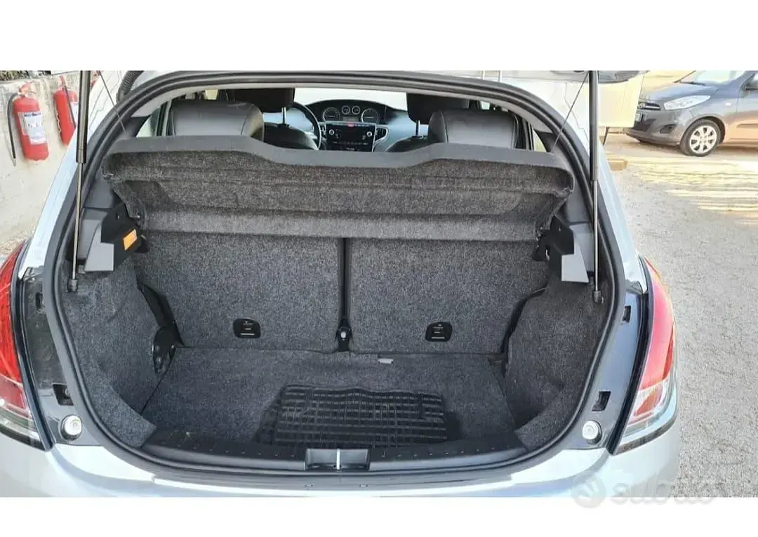 Usata Lancia Ypsilon 69 CV (50 kW) 2014 Grigio Utilitaria