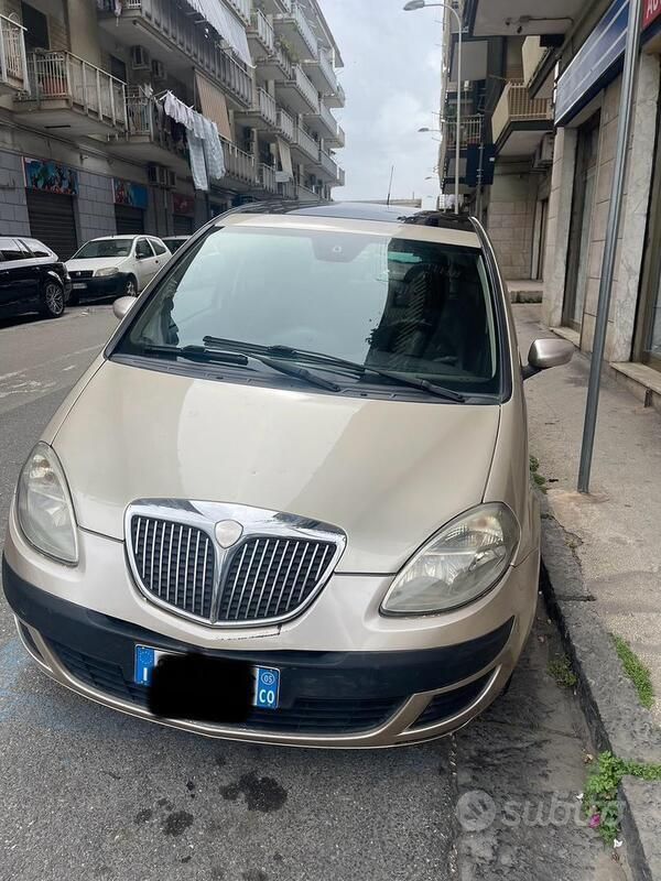 Bianco Usata 2005 Lancia Musa Monovolume | 2000 € (Ottimo prezzo) - Immagine 1/4