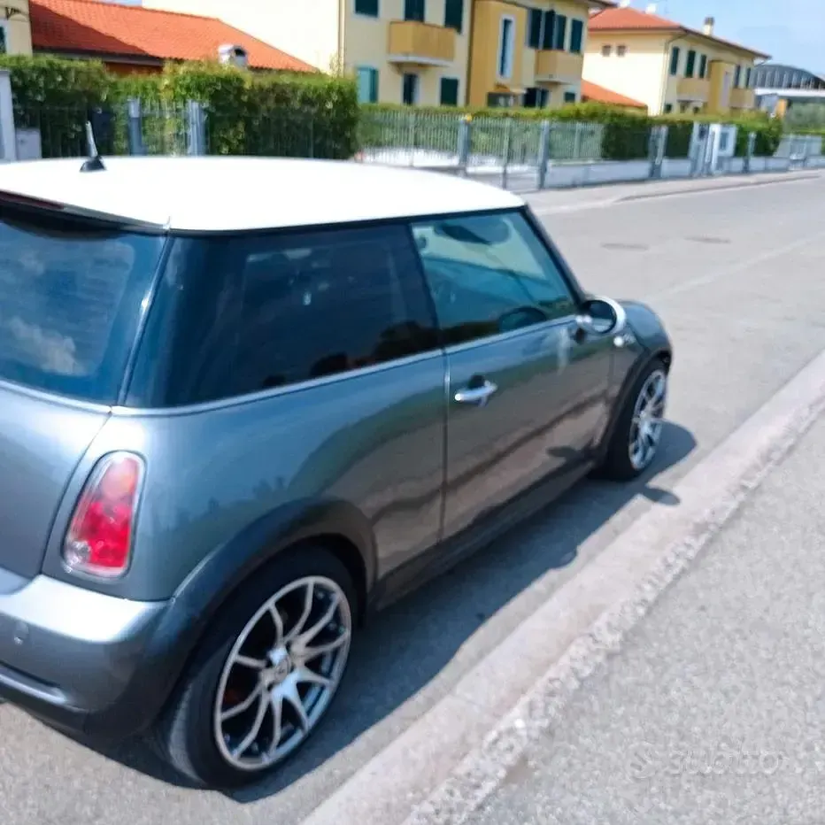 Usata Mini Cooper S 116 CV (85 kW) 2005 Grigio Utilitaria