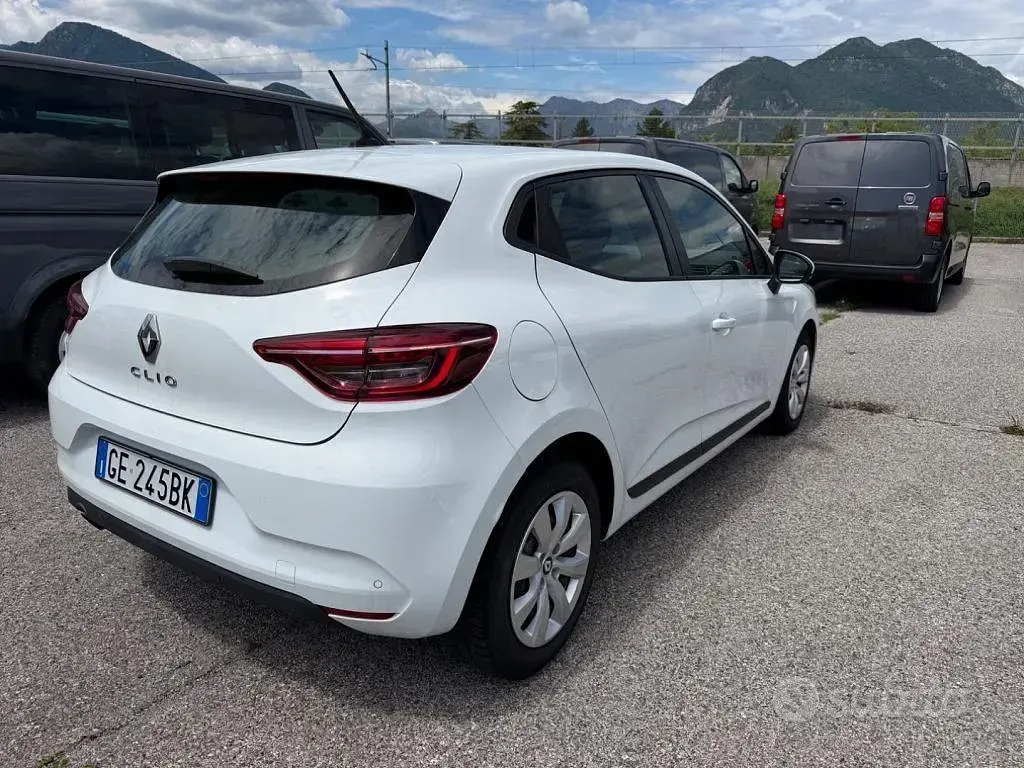 Usata Renault Clio V Business 86 CV (63 kW) 2021 Bianco Berlina